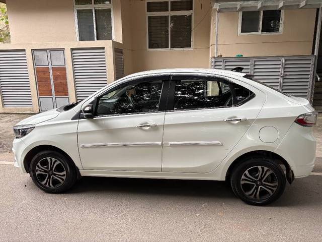 https://images10.gaadi.com/usedgaadi-sellcar/UsedCar/f5bfae5ba/661fc4d6-f1fe-4459-b4b8-e4f15d8991f9.jpg?imwidth=6402