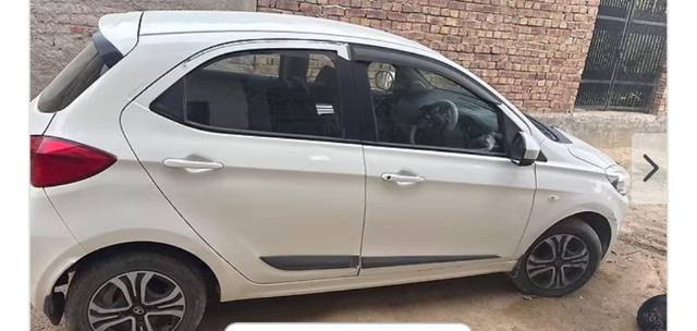 https://images10.gaadi.com/usedgaadi-sellcar/UsedCar/f5c01294a/662082a3-c6ca-4fd4-b15e-a3ba2b3d780d.jpeg?imwidth=6400