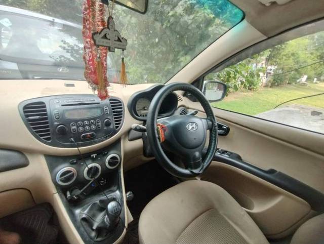 https://images10.gaadi.com/usedgaadi-sellcar/UsedCar/f5c03ccaa/c4b68b1f-0073-4a04-b50c-f04d34df656f.jpg?imwidth=6400