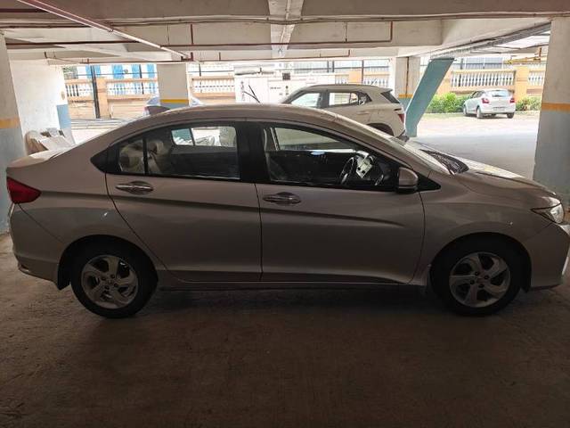 https://images10.gaadi.com/usedgaadi-sellcar/UsedCar/f5c09df8a/cf12b692-f651-477c-991f-e6b1cf2a5a11.jpg?imwidth=6401