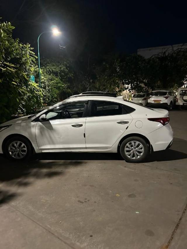 https://images10.gaadi.com/usedgaadi-sellcar/UsedCar/f5c0c281a/4e8cc06a-b8b4-4304-aa63-49e936ee9b8c.jpeg?imwidth=6402