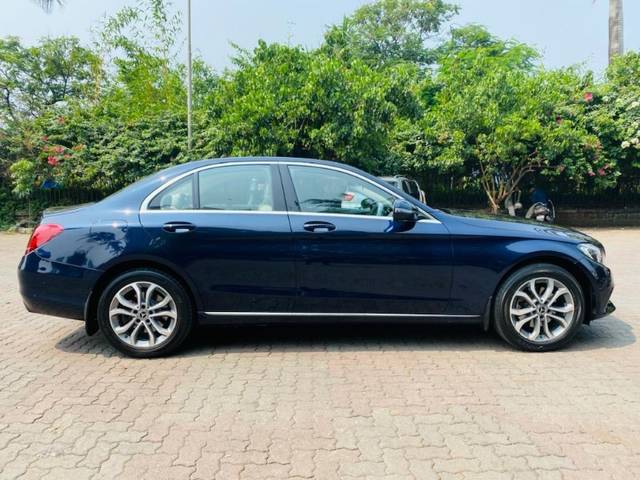 https://images10.gaadi.com/usedgaadi-sellcar/UsedCar/f5c13db1a/48062f6d-395d-40cf-b274-88e04af54645.jpeg?imwidth=6401