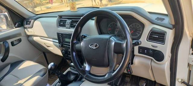 https://images10.gaadi.com/usedgaadi-sellcar/UsedCar/f5c15d07a/510b6386-5d1b-4d24-966f-3869a6027647.jpg?imwidth=6401