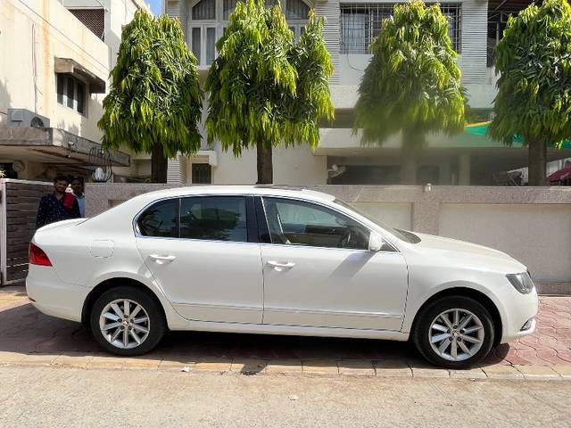 https://images10.gaadi.com/usedgaadi-sellcar/UsedCar/f5c1dfc3a/eed32375-e8f5-4b1a-9945-a124231a2183.jpg?imwidth=6401