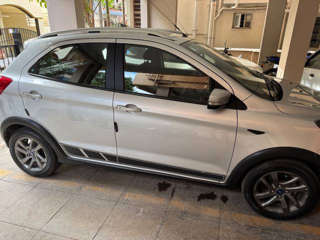 https://images10.gaadi.com/usedgaadi-sellcar/UsedCar/f5c1efc8a/4d5ee126-9428-4c8b-ba05-7c5982a2df57.jpeg?imwidth=6401