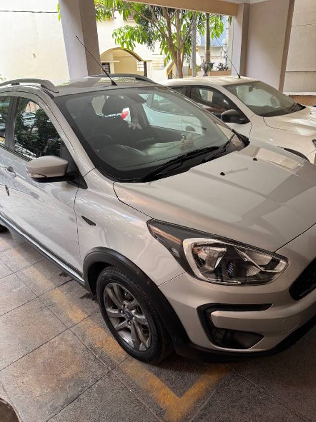 https://images10.gaadi.com/usedgaadi-sellcar/UsedCar/f5c1efc8a/536842de-d73f-4037-9cc8-9acb3a2d3958.jpeg?imwidth=6400
