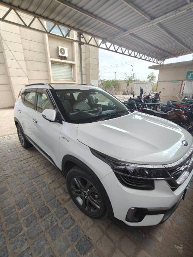 https://images10.gaadi.com/usedgaadi-sellcar/UsedCar/f5c1fd36a/edfdd442-f9cb-4de1-ae1f-417fa1790416.jpg?imwidth=6400