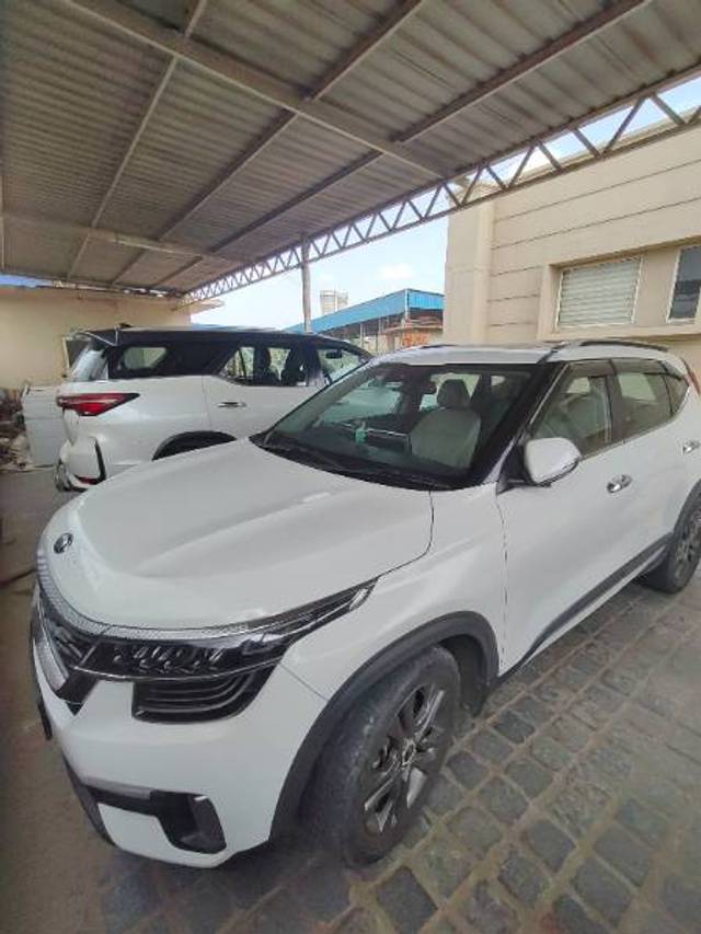 https://images10.gaadi.com/usedgaadi-sellcar/UsedCar/f5c1fd36a/fc98b1ac-b076-4ea1-aa10-ce8501bf5323.jpg?imwidth=6402
