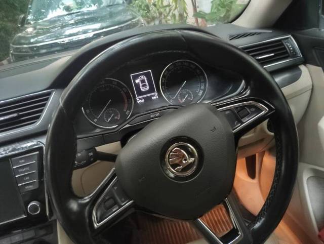 https://images10.gaadi.com/usedgaadi-sellcar/UsedCar/f5c21545a/82a0e773-74fe-4f78-85d9-40a4f9289003.jpeg?imwidth=6402
