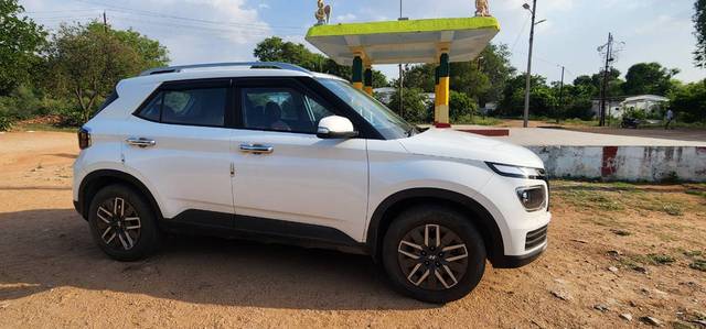 https://images10.gaadi.com/usedgaadi-sellcar/UsedCar/f5c2794ba/c4cf5d32-2023-448d-b4aa-14d45a148b10.jpg?imwidth=6400