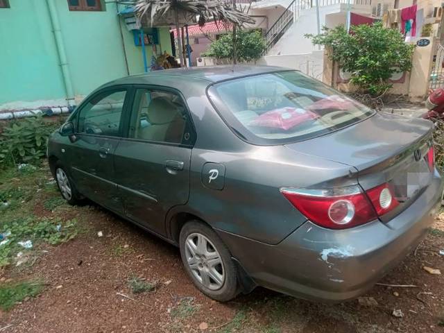 https://images10.gaadi.com/usedgaadi-sellcar/UsedCar/f5c28d98a/a9183558-5ac7-400f-9b1b-64270f2aa61f.jpg?imwidth=6401