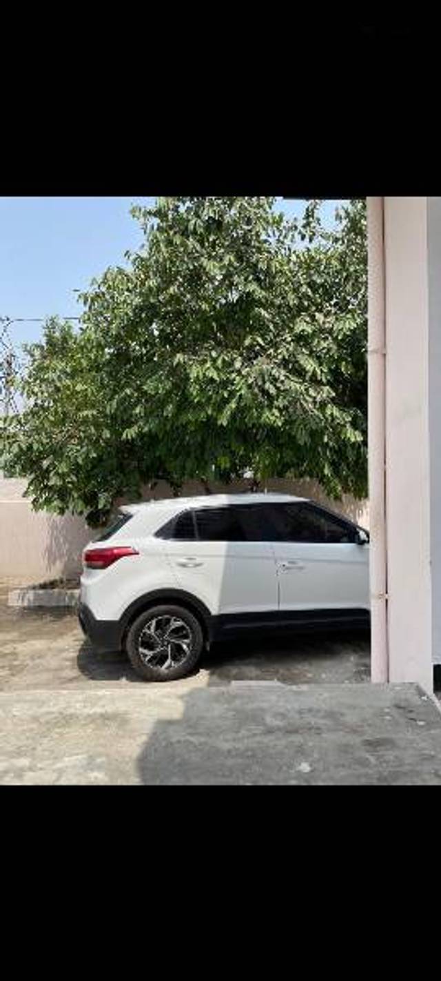 https://images10.gaadi.com/usedgaadi-sellcar/UsedCar/f5c2f249a/8814eb69-32b2-4f3b-bbc5-2c10d146889a.jpg?imwidth=6401