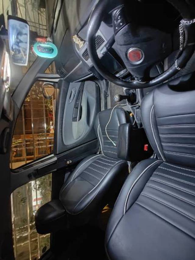 https://images10.gaadi.com/usedgaadi-sellcar/UsedCar/f5c2ff3ba/f4fccd1d-eac8-4f1b-80a7-e44aa831ac33.jpg?imwidth=6402
