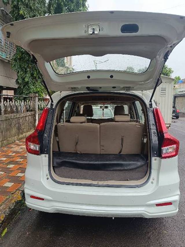 https://images10.gaadi.com/usedgaadi-sellcar/UsedCar/f5c31d90a/fde5ce9a-fde3-445e-b4de-936450c79ac4.jpg?imwidth=6402