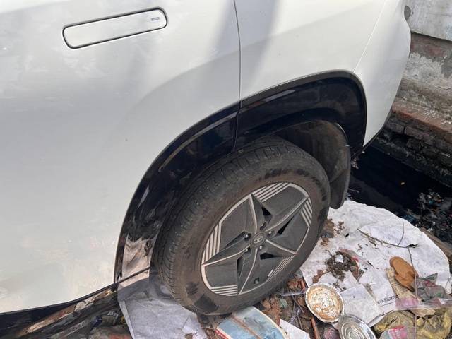 https://images10.gaadi.com/usedgaadi-sellcar/UsedCar/f5c34dd8a/3b147186-6c1b-41ae-9db7-36858cff44a3.jpeg?imwidth=6401