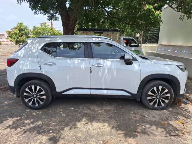 https://images10.gaadi.com/usedgaadi-sellcar/UsedCar/f5c35851a/074d258d-94df-41c0-9cb0-0cb56e584378.jpg?imwidth=6401
