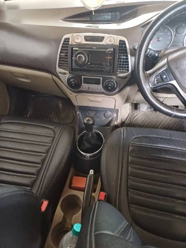 https://images10.gaadi.com/usedgaadi-sellcar/UsedCar/f5c36e75a/9b9007e8-2600-4d6b-929c-7266577fccef.jpg?imwidth=6401