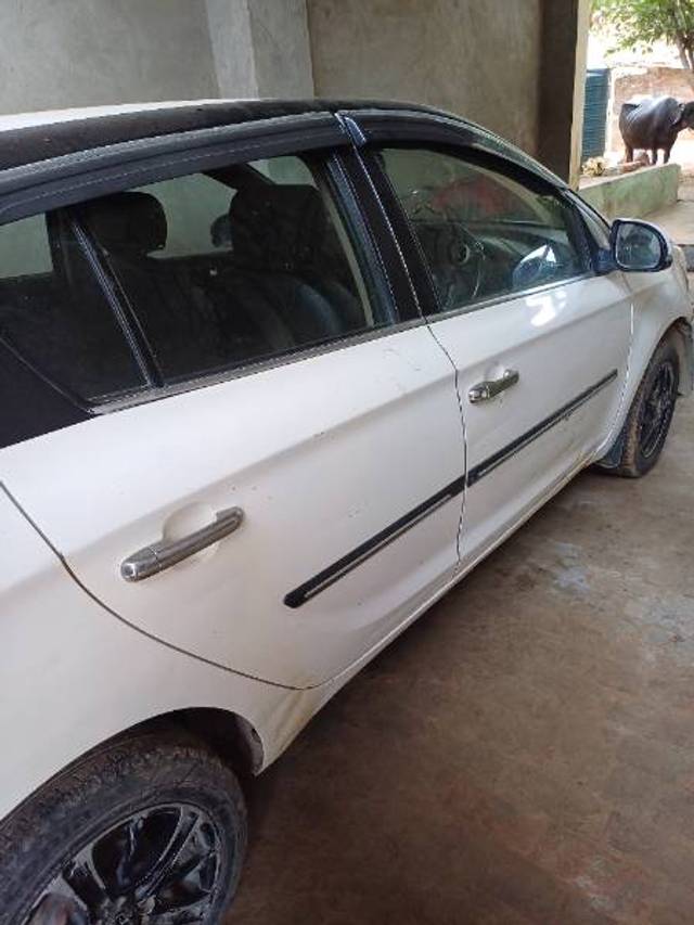https://images10.gaadi.com/usedgaadi-sellcar/UsedCar/f5c36e75a/e45f5003-ef0e-4620-87cc-e5376922f63c.jpg?imwidth=6402
