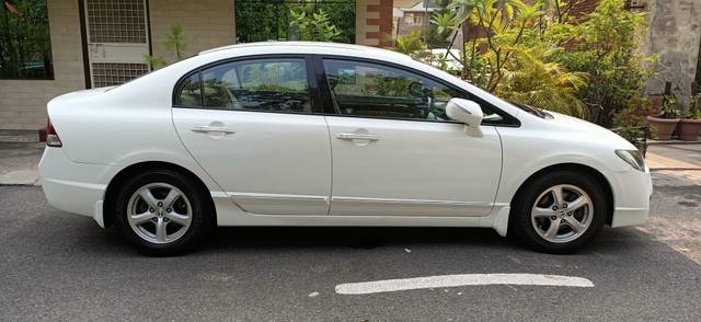 https://images10.gaadi.com/usedgaadi-sellcar/UsedCar/f5c394e3a/14a13f9a-16d4-49fd-8476-85a42b4bb32d.jpg?imwidth=6401