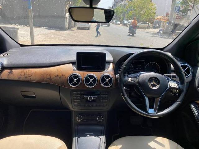 https://images10.gaadi.com/usedgaadi-sellcar/UsedCar/f5c3f355a/d7a1b712-78c5-4c1a-bddc-15c82eec6768.jpeg?imwidth=6402