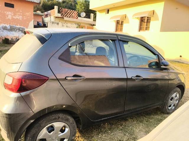 https://images10.gaadi.com/usedgaadi-sellcar/UsedCar/f5c41152a/1ae4d993-e698-4822-82af-03df7b8e0552.jpg?imwidth=6401