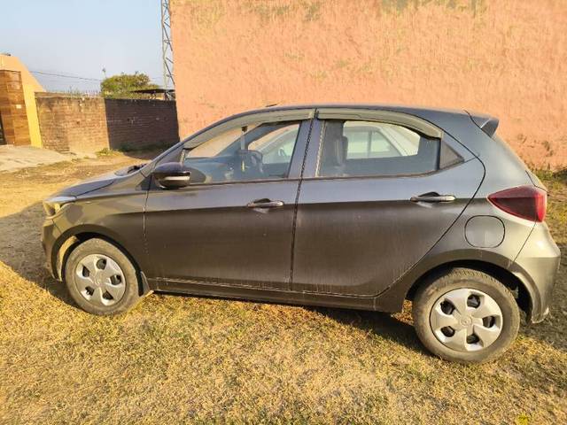 https://images10.gaadi.com/usedgaadi-sellcar/UsedCar/f5c41152a/1d0a6986-025d-4ee9-a14a-eaa11e5a8fa4.jpg?imwidth=6400