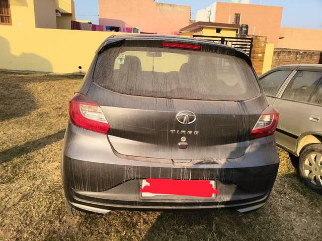 https://images10.gaadi.com/usedgaadi-sellcar/UsedCar/f5c41152a/49a37b9a-30a5-4c12-820d-06a98da09ca6.jpg?imwidth=6402