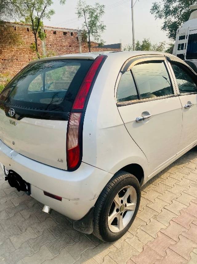 https://images10.gaadi.com/usedgaadi-sellcar/UsedCar/f5c4c14da/f49d2f4b-f438-4b1a-85c2-da35f3fb6525.jpeg?imwidth=6401