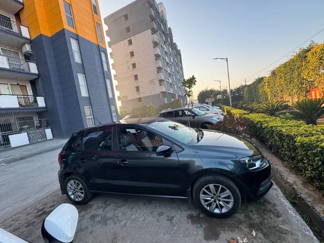 https://images10.gaadi.com/usedgaadi-sellcar/UsedCar/f5c5232ea/fc1dfe0a-8099-4e7f-9a77-e59ca0812f93.jpg?imwidth=6400