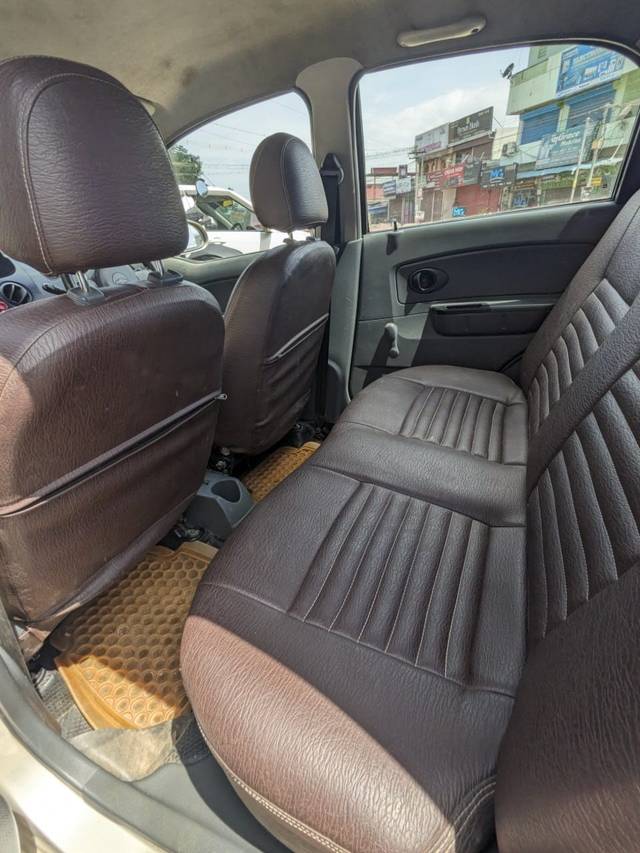 https://images10.gaadi.com/usedgaadi-sellcar/UsedCar/f5c5454ea/a2dee0e3-9cd6-4f74-9f94-621137e49230.jpg?imwidth=6402