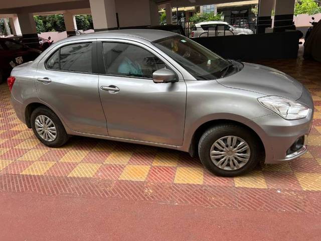https://images10.gaadi.com/usedgaadi-sellcar/UsedCar/f5c54ca0a/1f3bd1e8-93de-4265-8eea-c89bb4a3e7d5.jpg?imwidth=6401