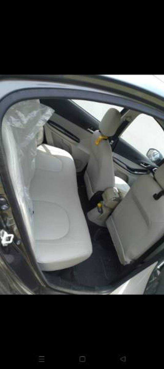 https://images10.gaadi.com/usedgaadi-sellcar/UsedCar/f5c552a7a/22c29944-77dd-43a3-a155-bac97990f402.jpg?imwidth=6401