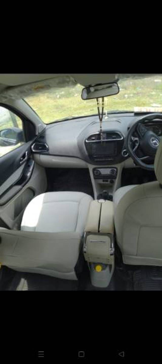 https://images10.gaadi.com/usedgaadi-sellcar/UsedCar/f5c552a7a/b69815b2-084d-4eb5-858a-1c2f8f43ca33.jpg?imwidth=6402
