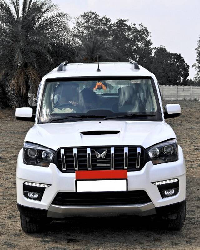 https://images10.gaadi.com/usedgaadi-sellcar/UsedCar/f5c603d0a/88eb9cbc-a7fd-4f67-8ccd-472b9c34e074.jpeg?imwidth=6400