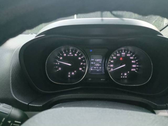 https://images10.gaadi.com/usedgaadi-sellcar/UsedCar/f5c68525a/76cdb439-347c-40ee-8a02-11d9ef91c9cd.jpg?imwidth=6401