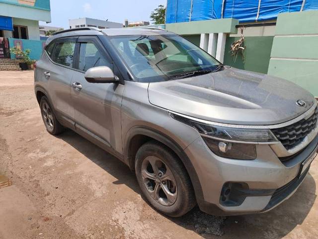 https://images10.gaadi.com/usedgaadi-sellcar/UsedCar/f5c692eaa/2a871728-3556-427d-aa58-e1a6f6b1e4c8.jpg?imwidth=6400