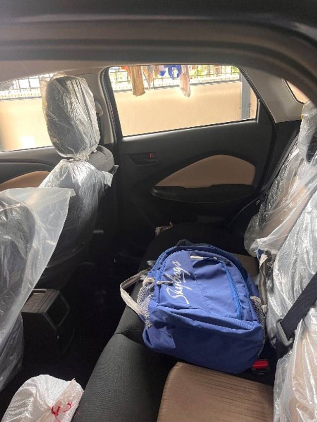 https://images10.gaadi.com/usedgaadi-sellcar/UsedCar/f5c6ad5ca/ad70641a-8191-40ef-875c-4e3d6f5d60a7.jpeg?imwidth=6401