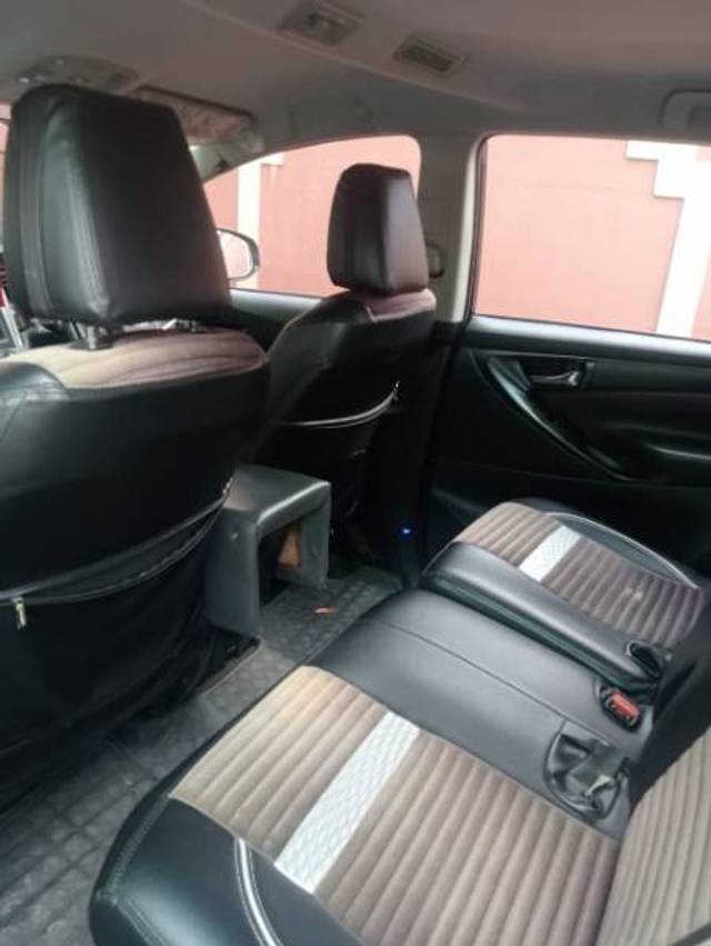 https://images10.gaadi.com/usedgaadi-sellcar/UsedCar/f5c6b12ba/b604b85b-5ffe-4b05-9e3c-80dd998f3cd5.jpg?imwidth=6401