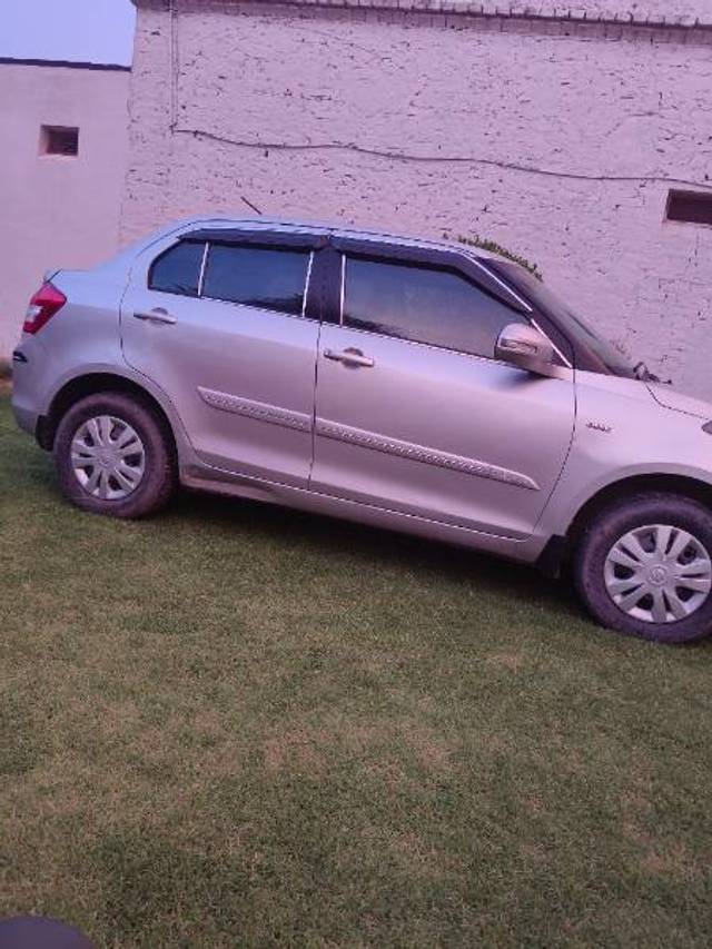 https://images10.gaadi.com/usedgaadi-sellcar/UsedCar/f5c6e536a/4374aaee-523f-4a4e-b3d6-b1a57b3f8385.jpg?imwidth=6401