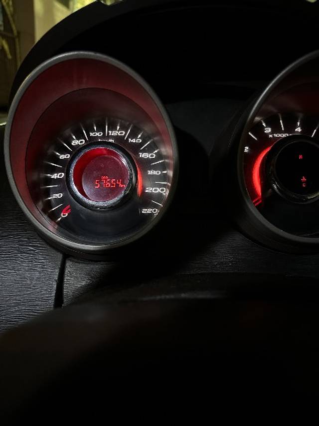 https://images10.gaadi.com/usedgaadi-sellcar/UsedCar/f5c70a07a/41bbda42-ca39-476d-9440-6c384b20113f.jpeg?imwidth=6402