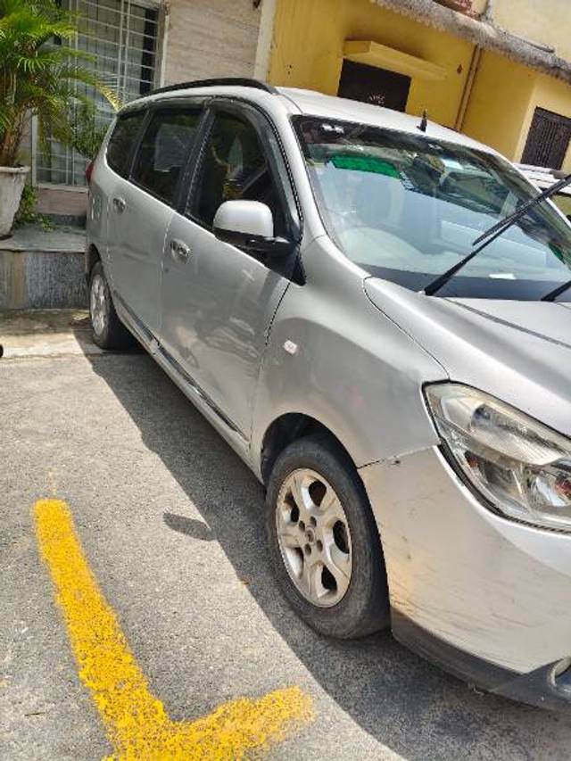 https://images10.gaadi.com/usedgaadi-sellcar/UsedCar/f5c713caa/4ef48aa4-0c7a-4f62-b8f5-5a14e565a1dc.jpg?imwidth=6402