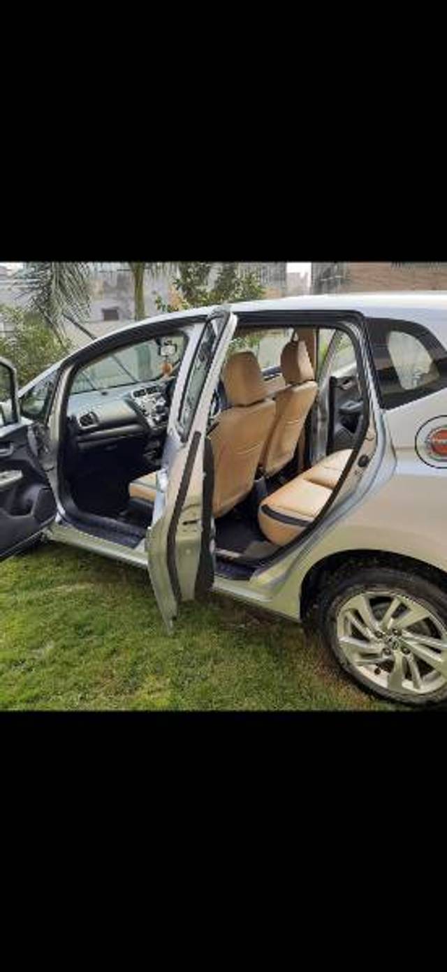 https://images10.gaadi.com/usedgaadi-sellcar/UsedCar/f5c72cf5a/af8083a5-cb11-4fd6-889c-fbf1e16a025b.jpg?imwidth=6401