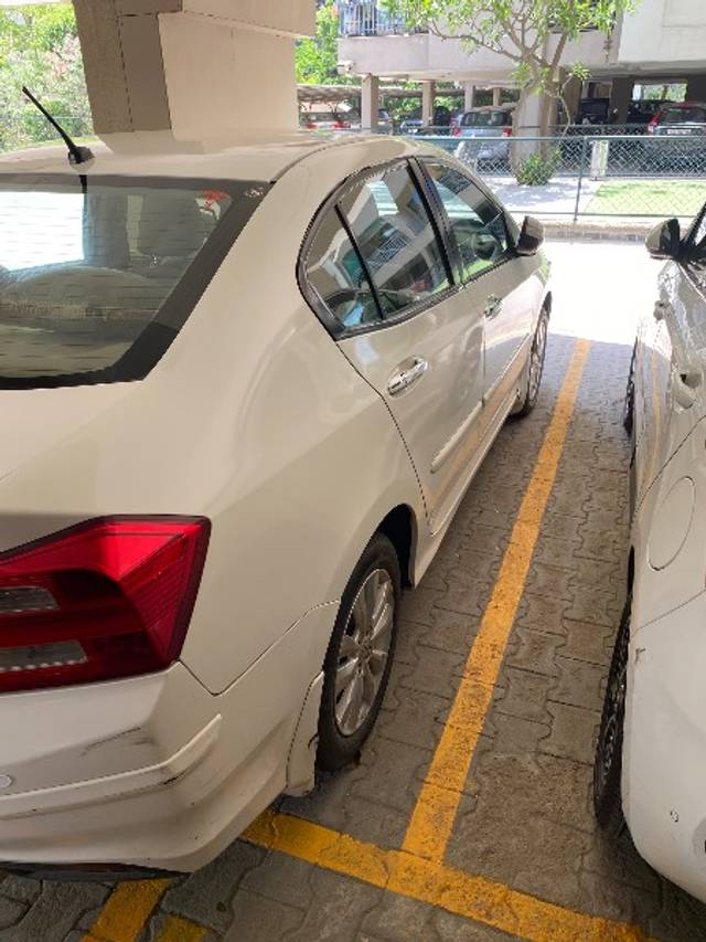 https://images10.gaadi.com/usedgaadi-sellcar/UsedCar/f5c7f808a/26085884-9fbe-4160-8bab-3404af9aebe3.jpeg?imwidth=6401