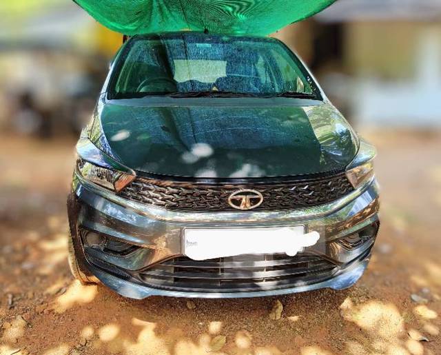 https://images10.gaadi.com/usedgaadi-sellcar/UsedCar/f5c8463da/1b13f93f-62dd-4f25-92a3-4fe8b0878a58.jpg?imwidth=6400