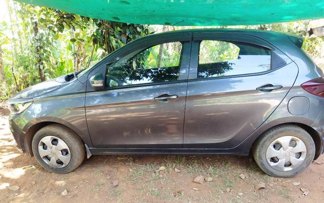 https://images10.gaadi.com/usedgaadi-sellcar/UsedCar/f5c8463da/625e7ad5-1145-42f5-9177-5b943041b5b1.jpg?imwidth=6402