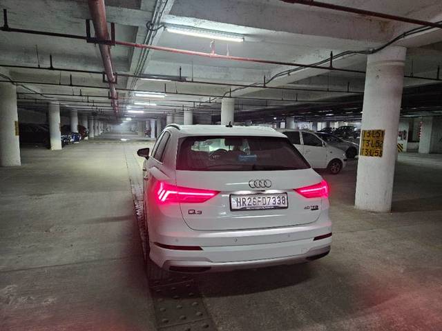 https://images10.gaadi.com/usedgaadi-sellcar/UsedCar/f5c84a5ba/8cf5b162-16a5-43f1-aa43-7c94a06cedfc.jpg?imwidth=6401