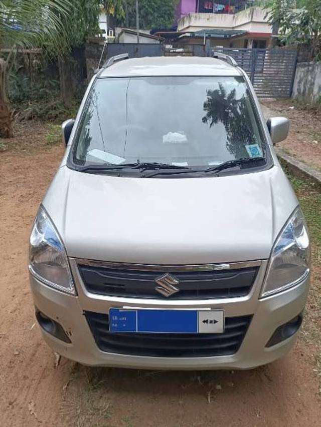 https://images10.gaadi.com/usedgaadi-sellcar/UsedCar/f5c86e64a/795fc7fd-84e1-41e5-843f-3c46b1f69d1f.jpg?imwidth=6400