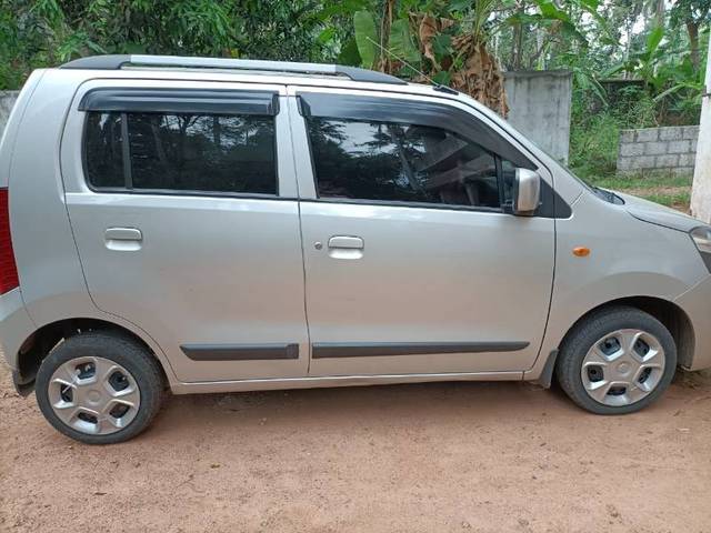 https://images10.gaadi.com/usedgaadi-sellcar/UsedCar/f5c86e64a/90c509cb-4284-4740-a0f3-e7814a645a30.jpg?imwidth=6401