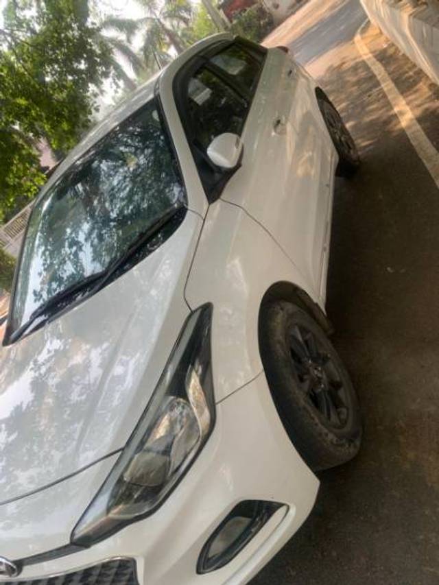 https://images10.gaadi.com/usedgaadi-sellcar/UsedCar/f5c87cfaa/c1ff5e62-57e1-4039-b37b-c5ca705dcaf5.jpg?imwidth=6402