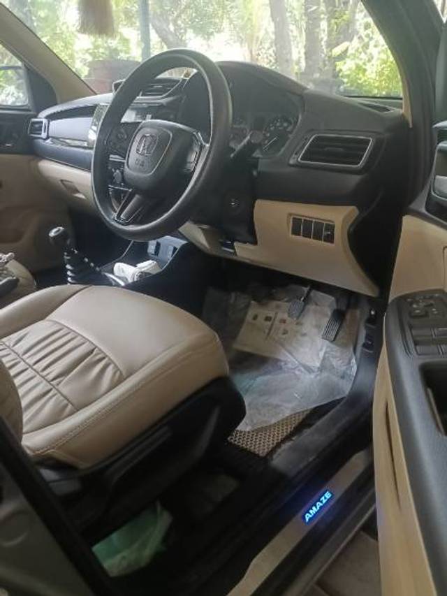 https://images10.gaadi.com/usedgaadi-sellcar/UsedCar/f5c8cc4ba/6e8e5243-65ba-4cd0-b5f7-bd0474711807.jpg?imwidth=6402